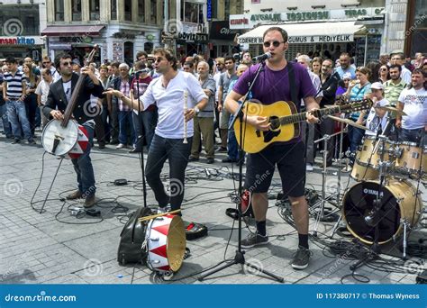  Ozgur Deniz' Droom van Istanbul Concert: Een Muzikale Reis Door Tijd en Tradities